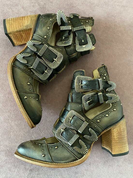 freebird Shoes - Freebird Judge Black (Gray) Distressed Ankle Bootie - Size 9 (Runs small)